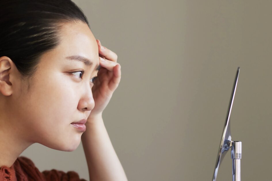 おでこにニキビ・吹き出物ができる原因は?どうすれば防げるの?